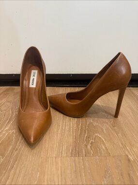 Steve Madden Women’s Tan Pointed-Toe Stiletto Pumps - Cognac